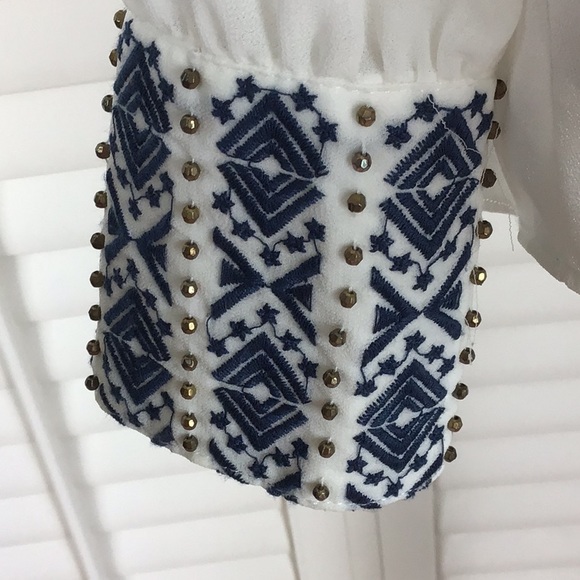 Double Zero Back Button Embroidered Cuff White Top - Picture 2 of 5